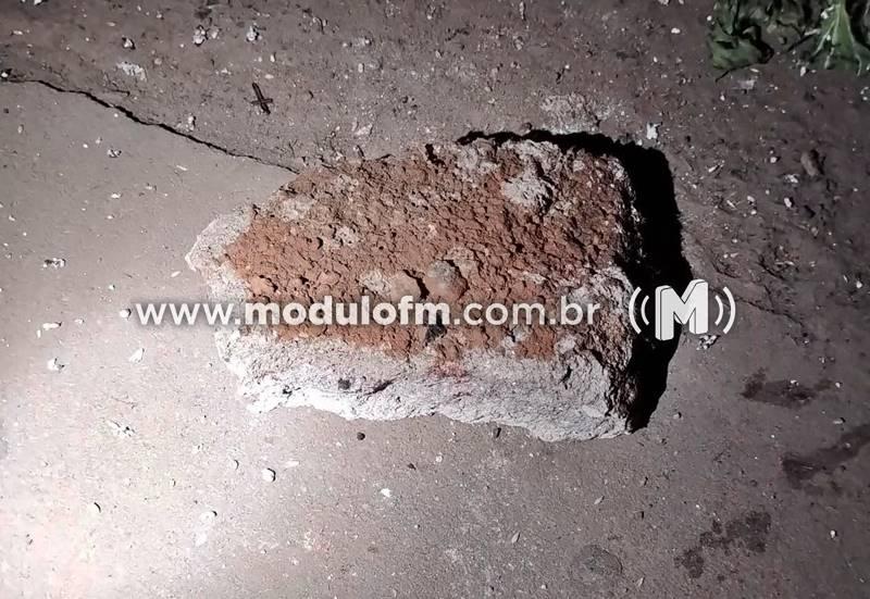 Homem agride companheira com pedrada na cabeça no distrito de São Benedito