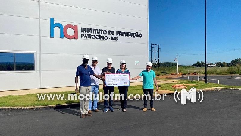 Hospital do Câncer de Patrocínio recebe R$ 40 mil da Associação de Folia de Reis