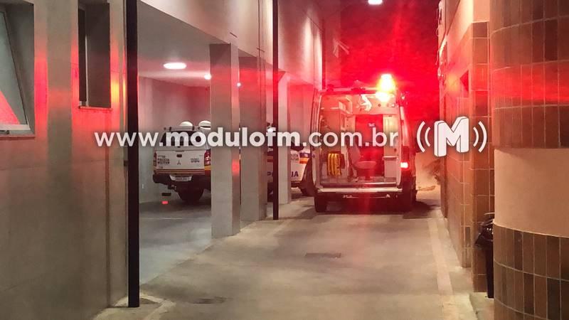Mãe aconselha filha para não reatar com ex-companheiro e é agredida com chutes, mordidas e golpes de panela em Patrocínio