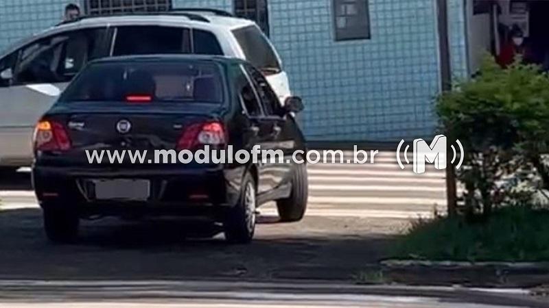 Motorista chama atenção ao cruzar Faria Pereira pelo canteiro central da avenida