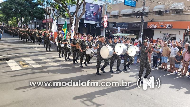 TG 04-020 participa de primeiro desfile cívico do ano e apresenta atiradores à sociedade