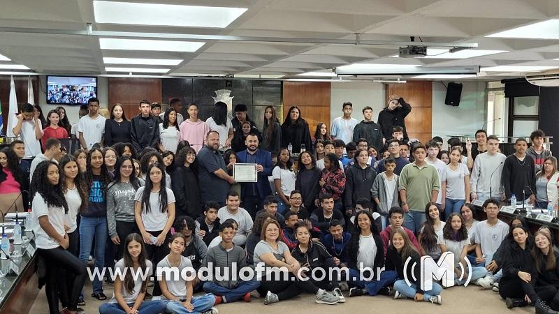 Alunos do Irmã Gislene participam de reunião da Câmara pelo projeto Escola do Legislativo
