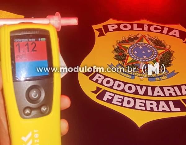 Idoso é preso por embriaguez ao volante com índice muito acima do limite na BR-365