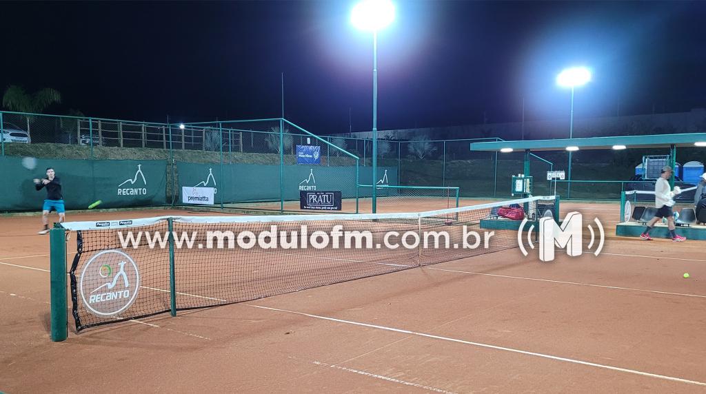 Iniciado nesta terça-feira no Recanto da Serra o 1º Moto Minas Open de Tênis