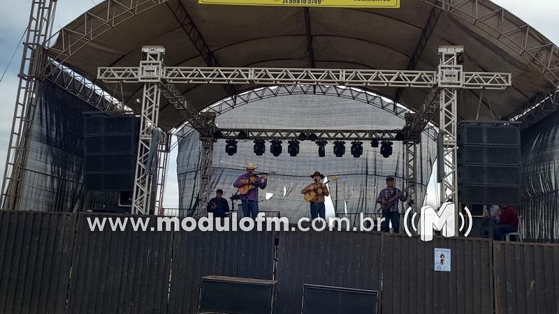 Festa do Tião Leiteiro termina com balanço positivo e show da dupla Paulo & Dênio