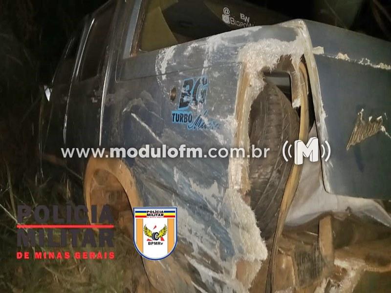 Pneu se solta de caminhonete, causa acidente e deixa homem gravemente ferido na MG-187