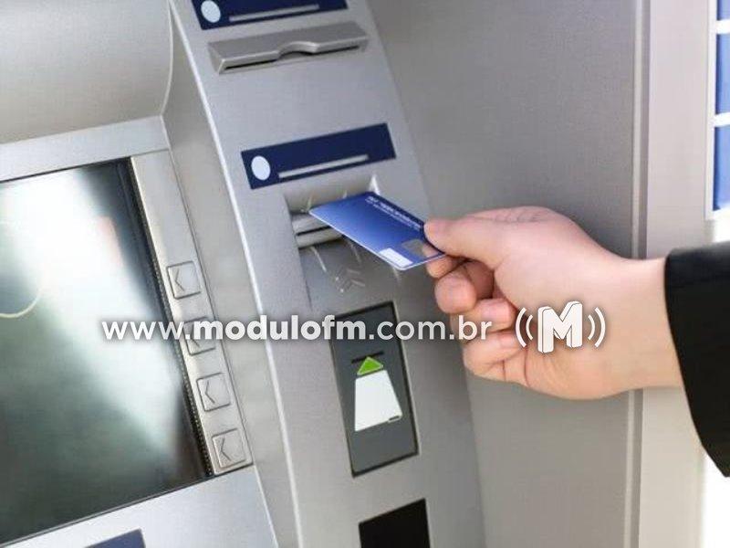 Polícia descobre dispositivo de retenção de cartões em caixa...