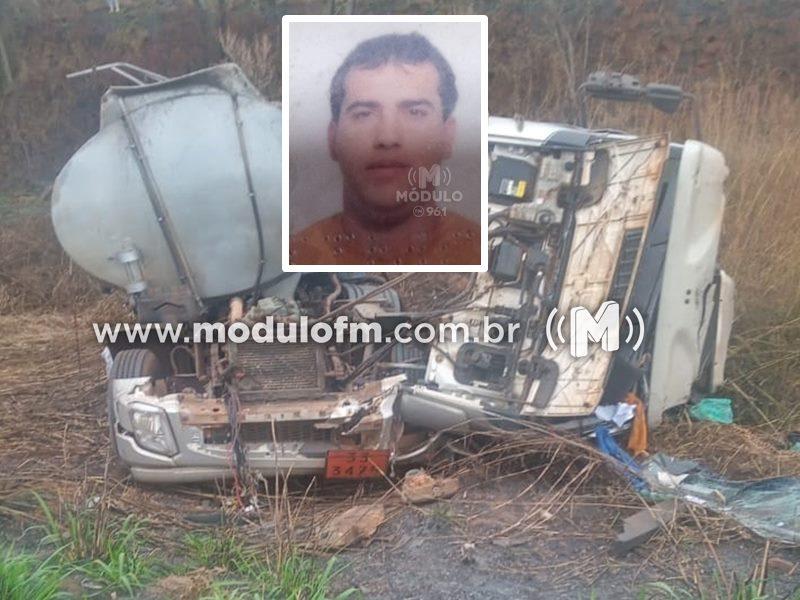 Tragédia na BR-365: Caminhoneiro perde a vida em acidente ao desviar de árvore caída na pista