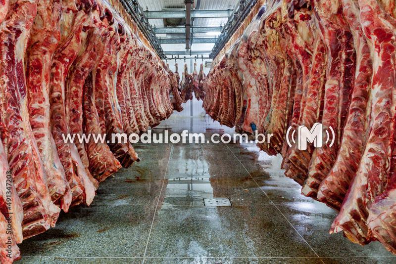 Funcionário é preso por furto de costela suína em indústria de Patrocínio