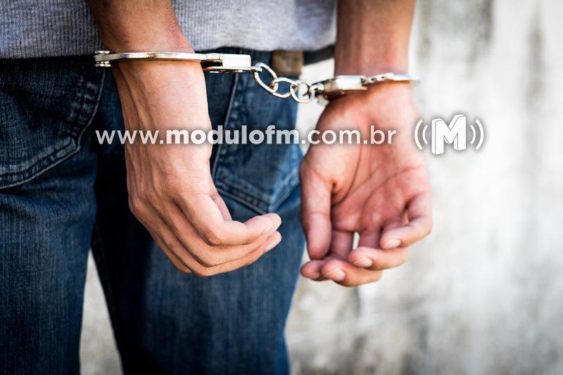 Homem foragido da Justiça é capturado durante fiscalização na rodovia MGC-462