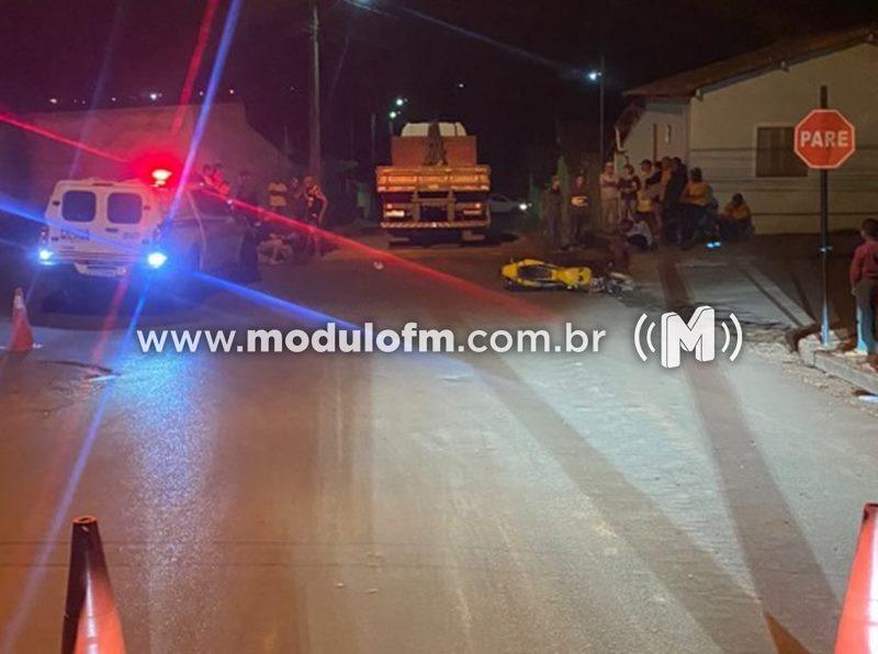 Mulher de 24 anos perde a vida após colisão entre moto e caminhão em Iraí de Minas