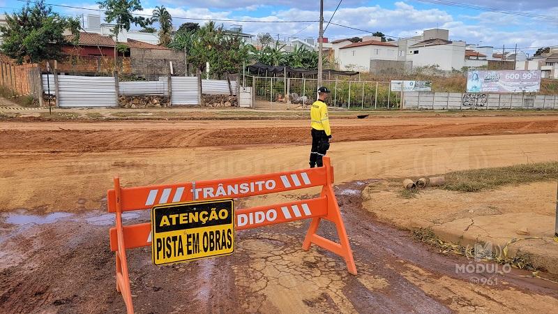 SESTRAN sinaliza obras para orientar motoristas e pedestres em Patrocínio