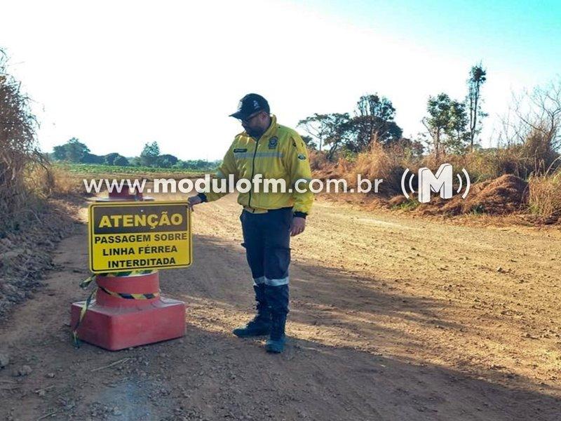 Manutenção na Linha Férrea de Macaúbas de Cima interdita...