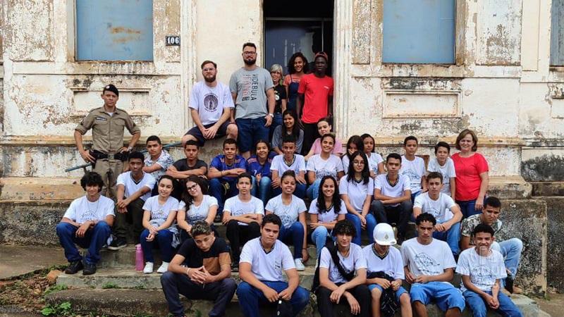 Polícia Militar faz apresentação sobre o túnel das drogas para 27 alunos da Escola Dom Lustosa