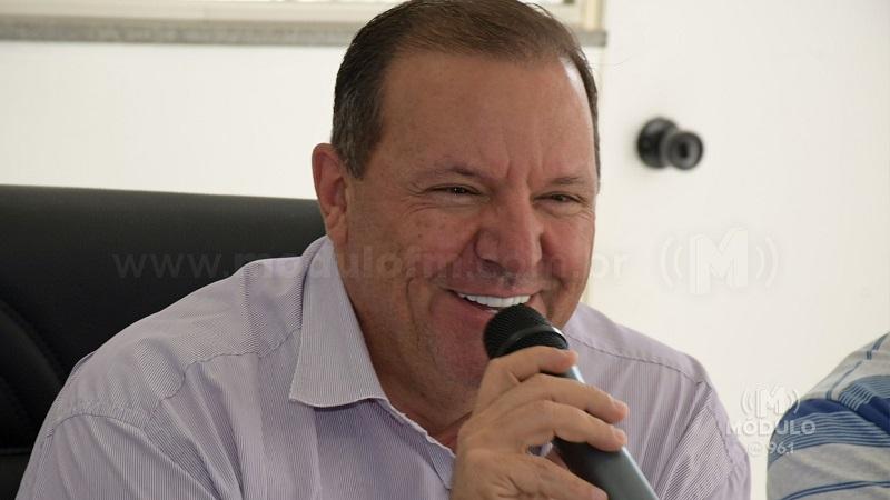 Prefeito volta a afirmar que estará por trás de sucessor caso grupo vença eleições: “A caneta vai continuar sendo a minha”