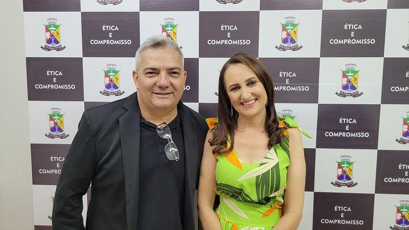 Repórter Janio Luiz da Módulo FM é homenageado em solenidade dedicada aos pais na Câmara Municipal