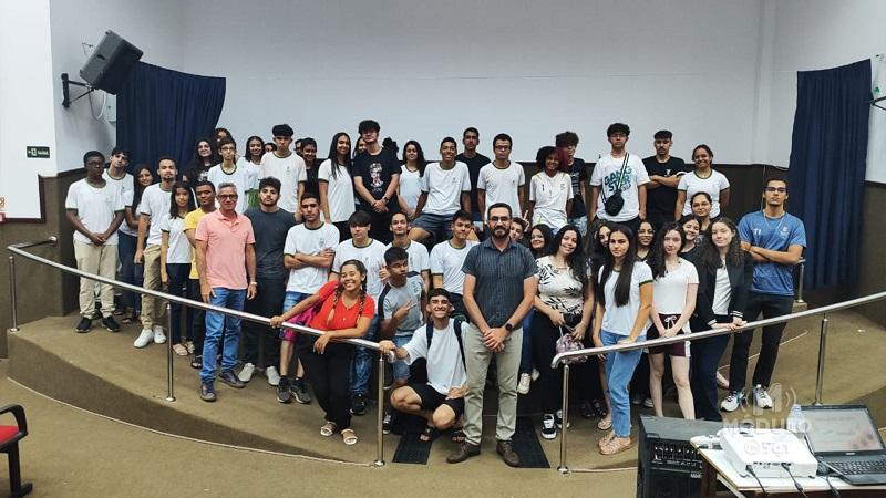Curso de Psicologia do Unicerp realiza ação de conscientização da campanha “Setembro Amarelo” para alunos do IFTM