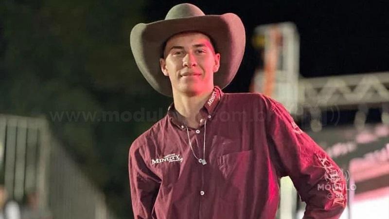 Gabriel Henrique Martins é campeão no rodeio da Expô Pedros 2023