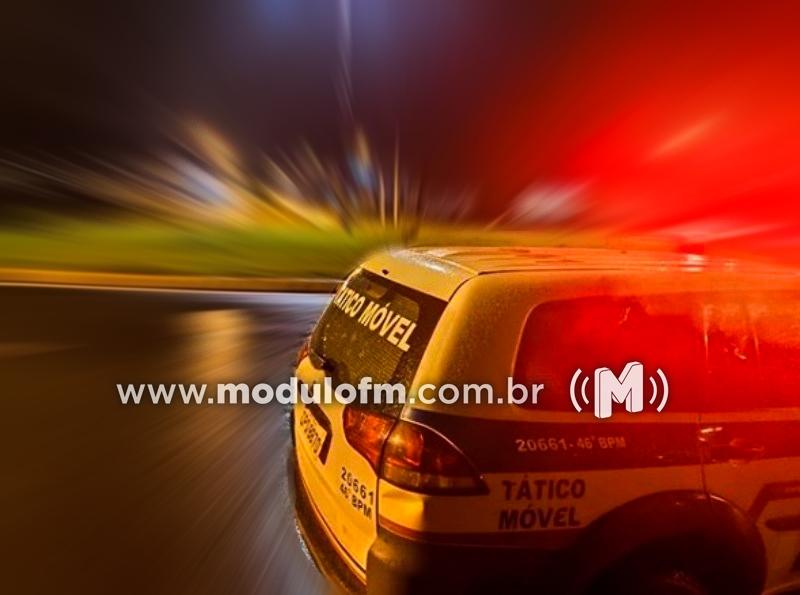 Noite de tensão em Coromandel: agressor é preso e vítima comete desacato contra policiais