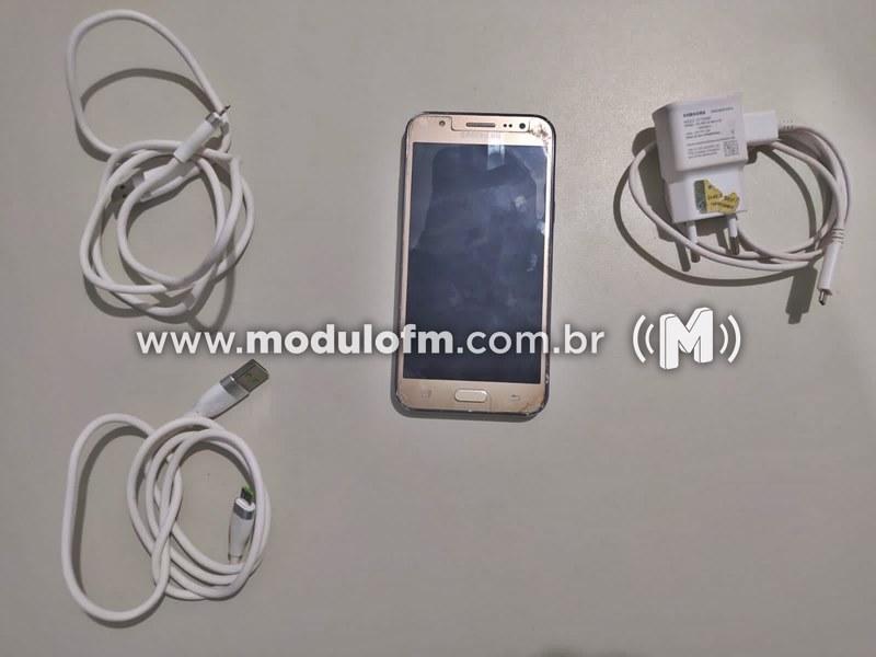 Policiais Penais encontram aparelho celular escondido em buraco na parede de banheiro da Penitenciária de Patrocínio
