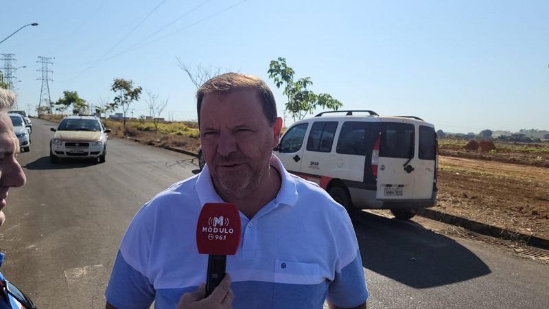 Prefeito diz que onda de calor “lembra a falta que faz uma árvore com sua sombra”