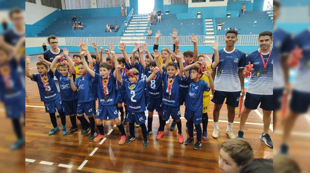 Sub-09 do Catiguá conquista o vice-campeonato no Mineiro do Interior