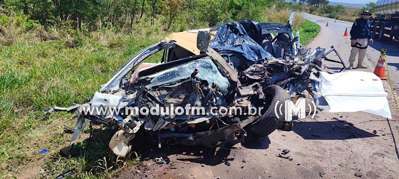 Imagem 1 do post Tragédia na BR-262: acidente fatal tira a vida de moradora de Perdizes e deixa criança de 5 anos ferida
