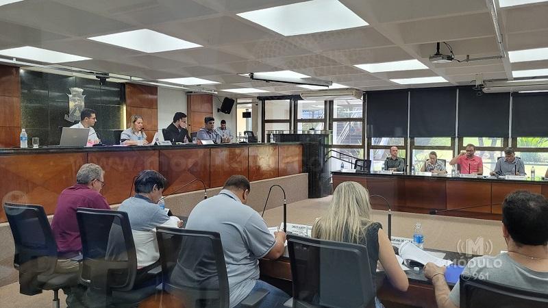 Câmara vota contra projeto que pretendia aumentar prazo para proprietários de lotes construírem calçadas