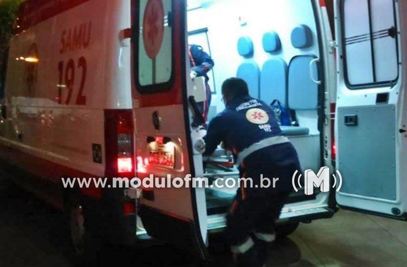Motociclista fica ferido ao desviar de cachorro e colidir com caçamba em Patrocínio