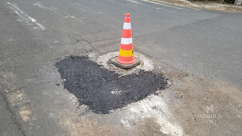 Secretaria de Obras conserta buraco em bueiro que causava transtornos no bairro Belvedere