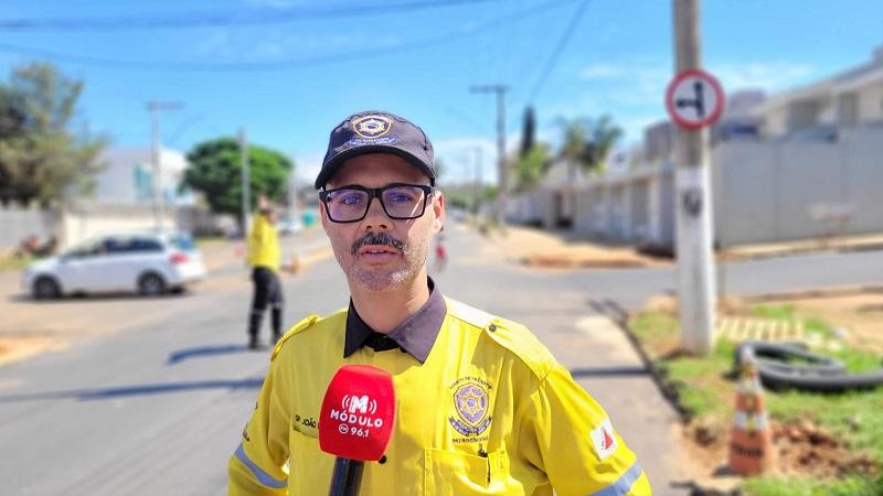 SESTRAN realiza orientação de condutores após liberação de tráfego na Avenida do Catiguá