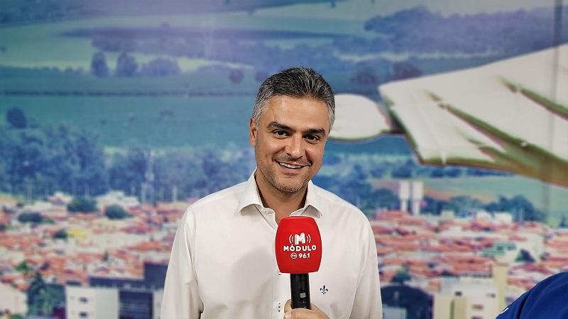 Vereador pede volta das férias-prêmio e salário aniversário para servidores municipais