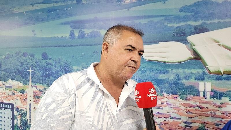 Vereador quer prazo maior para que proprietários de lotes construam calçadas