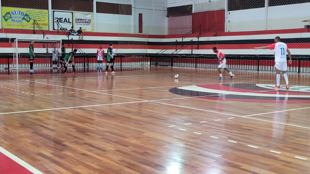 Imagem 3 do post Chuva de gols e final definida na 4ª Liga de Futsal:  Michael Pinturas e Brasil Lubrificantes/Espetinho  do Fernandinho disputam o título e 10 mil reais