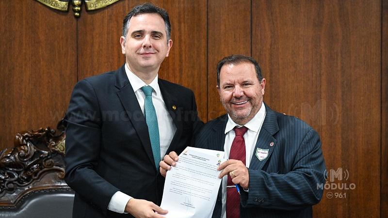 Em Brasília, prefeito Deiró Marra busca habilitação da Hemodinâmica...