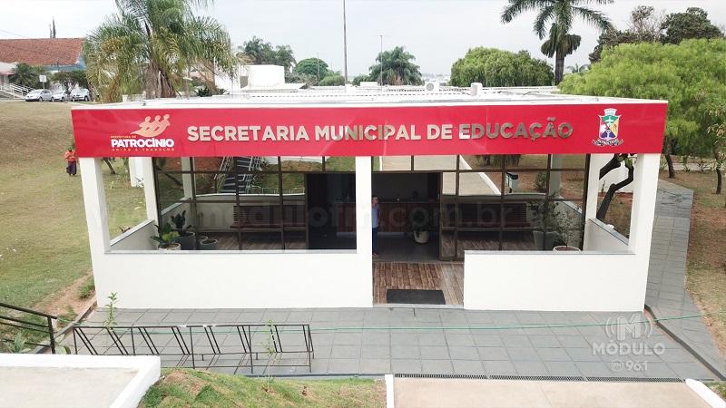 Vereador diz que Educação negou ônibus para alunos do Nações e Serra Negra visitarem clube por corte de gastos