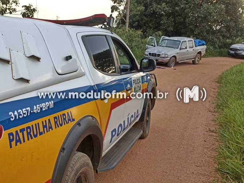 Assalto em fazenda termina em troca de tiros e perseguição; PM resgata reféns e prende criminosos em Patrocínio