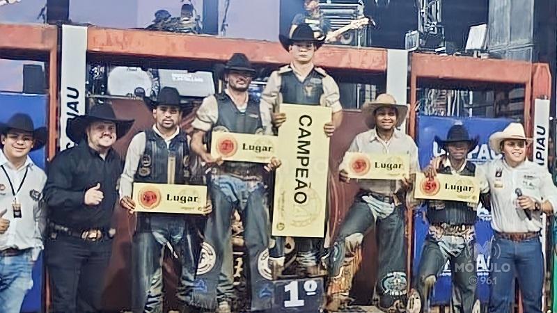 Peão patrocinense conquista primeiro lugar no Rodeio Arena Capiau em Uberlândia