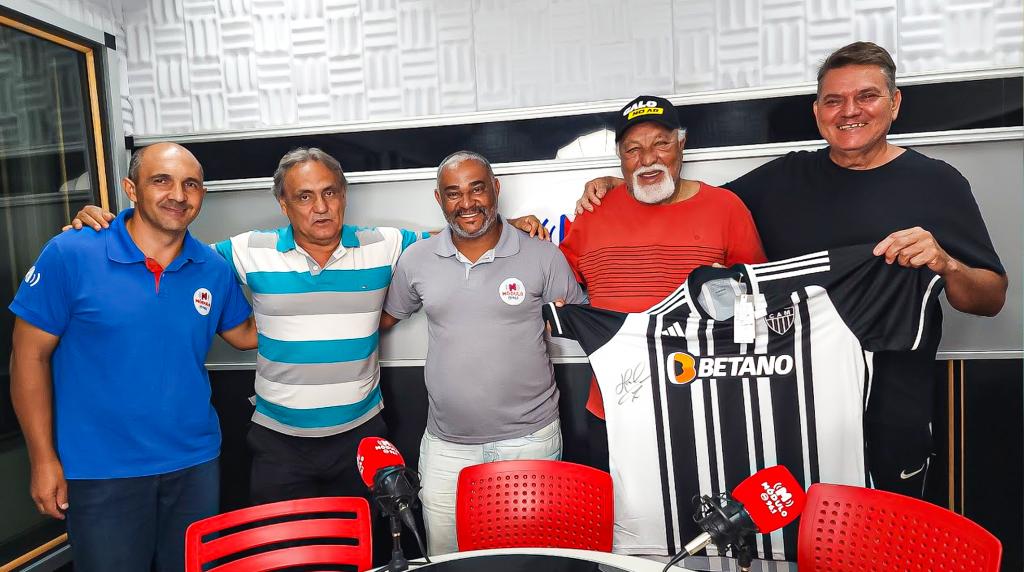 Camisa autografada por Hulk, do Atlético-MG, é destinada à Casa do Idoso para ação social