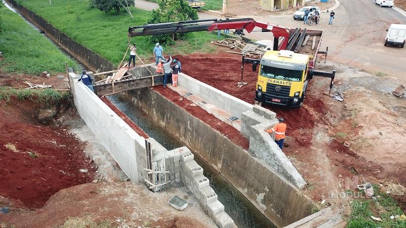 Secretaria de Obras finaliza mais uma etapa da ponte na Avenida Dr. Walter Pereira Nunes