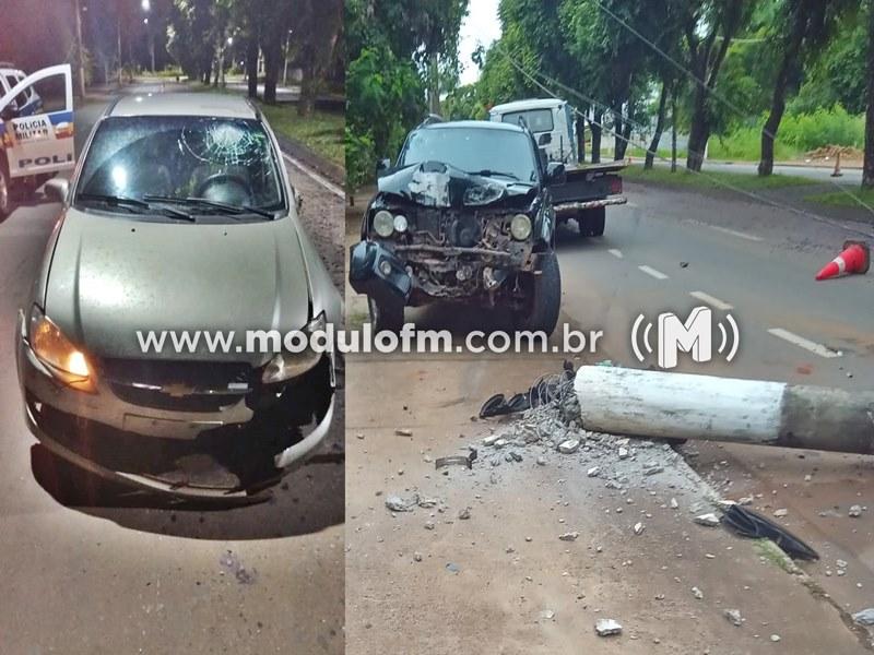 Pajero colide contra poste e condutor abandona veículo, provocando segundo acidente; polícia mobiliza busca pelo motorista