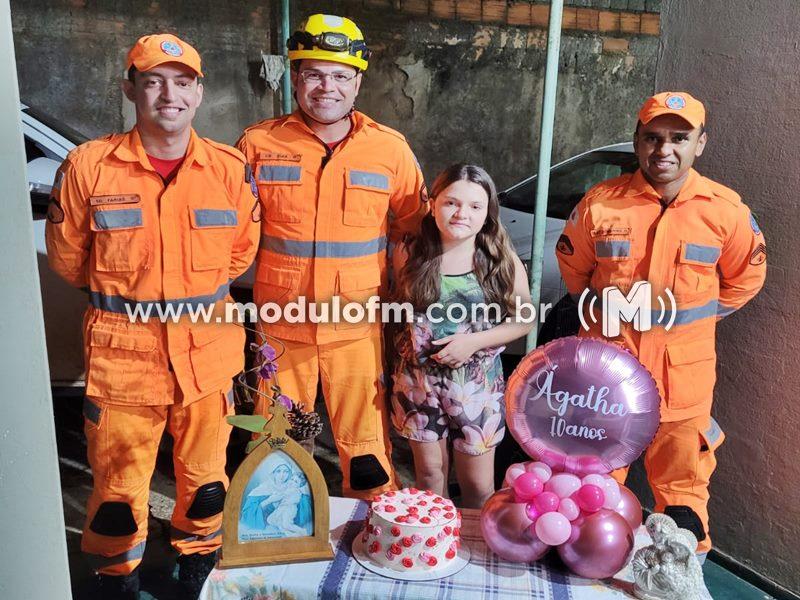 Menina de dez anos realiza sonho ao ganhar presente especial dos Bombeiros em Patrocínio