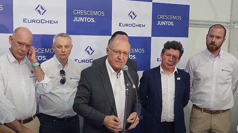 Vice-presidente Geraldo Alckmin diz que vacina é caminho para resolver situação da dengue