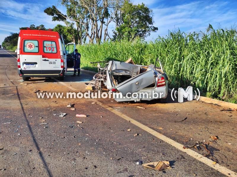 Acidente deixa um morto e uma jovem ferida na BR-146 em Santana de Patos