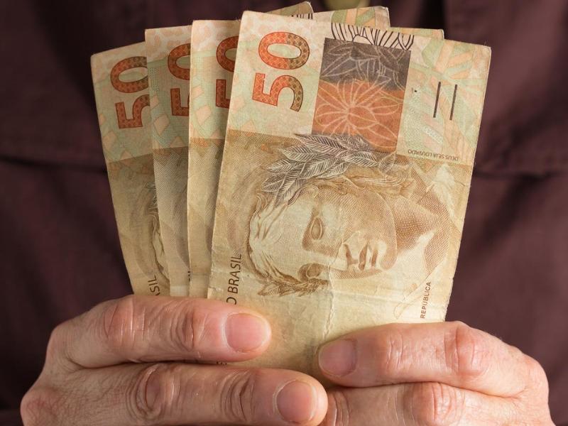 LIBERADO! Começou hoje pagamento da 1ª parcela do 13º salário a aposentados e pensionistas