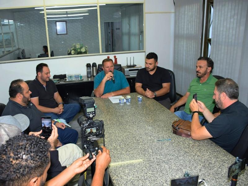 Campanha arrecada na Fenacafé e em outros pontos da cidade alimentos e materiais para doação ao RS