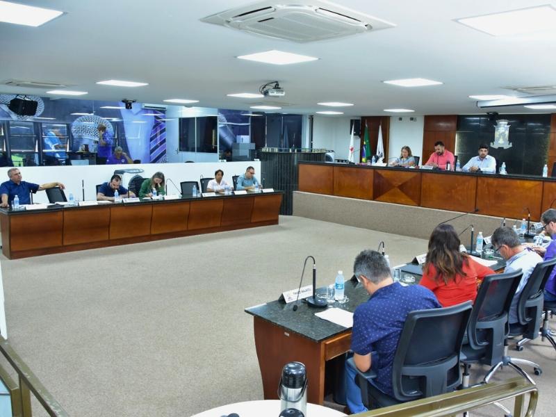 Reunião da Câmara Municipal de Patrocínio devolve projetos após parecer e tem manutenção de veto do prefeito