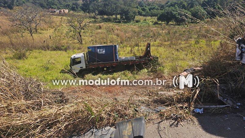 Imagem 3 do post Colisão frontal entre carro e caminhão deixa uma vítima fatal na BR-365