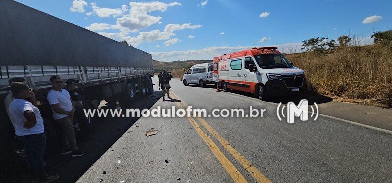 Imagem 2 do post Colisão frontal entre carro e caminhão deixa uma vítima fatal na BR-365