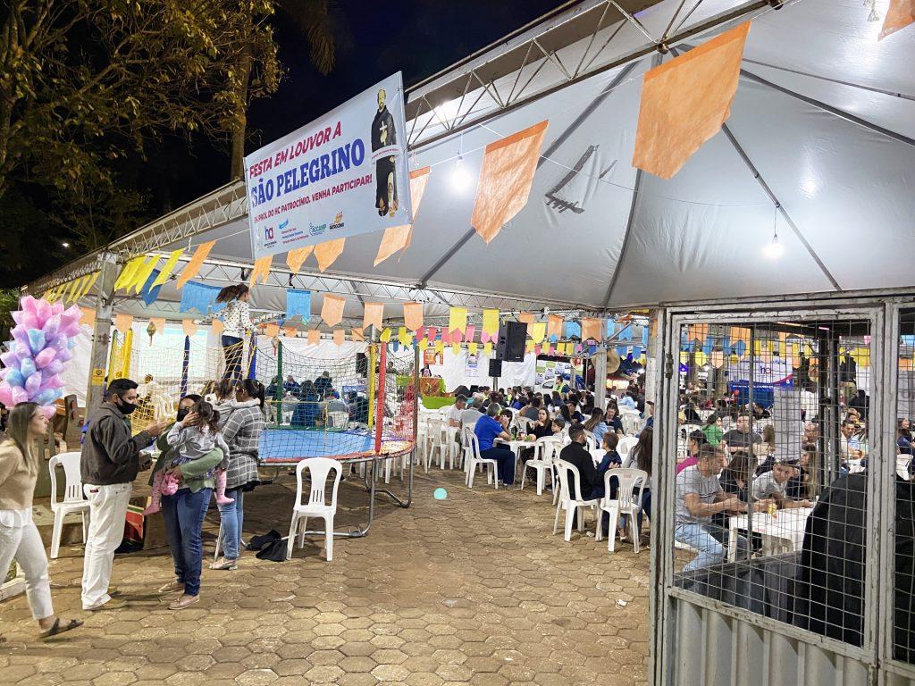 Por causa de obras na praça, Barraquinha de São Pelegrino em prol do HC Patrocínio é adiada para outubro